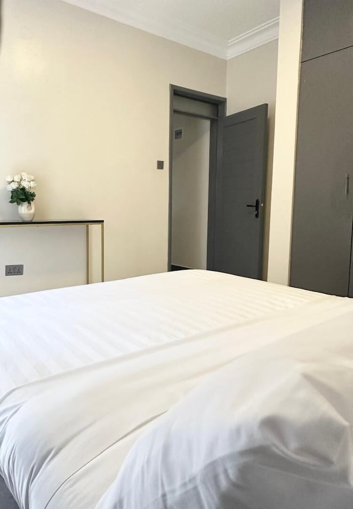 LivLuxe Apartments 3