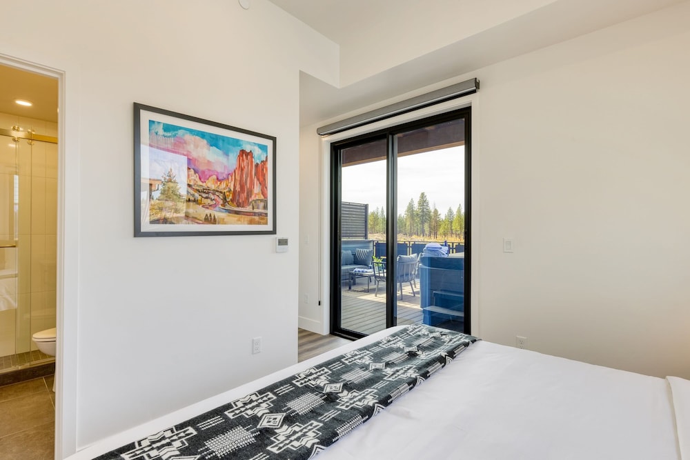 1216 Skyline Ranch 200 Downtown Location Private Hot Tub Mins to Old Bend