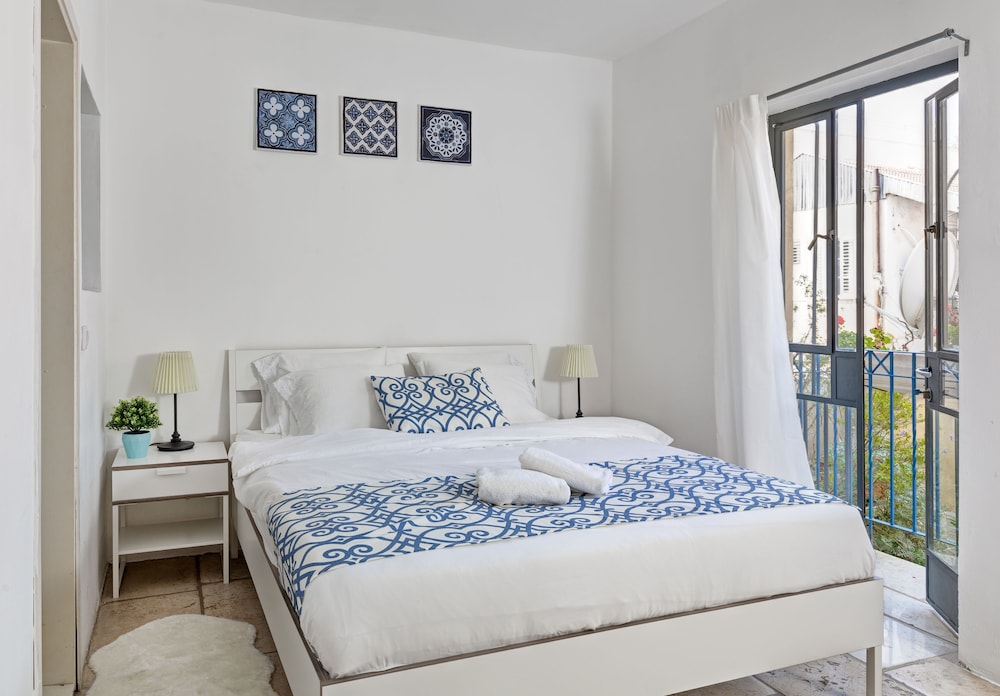 Neve Tzedek Megic - Hugh garden Terrace view 2
