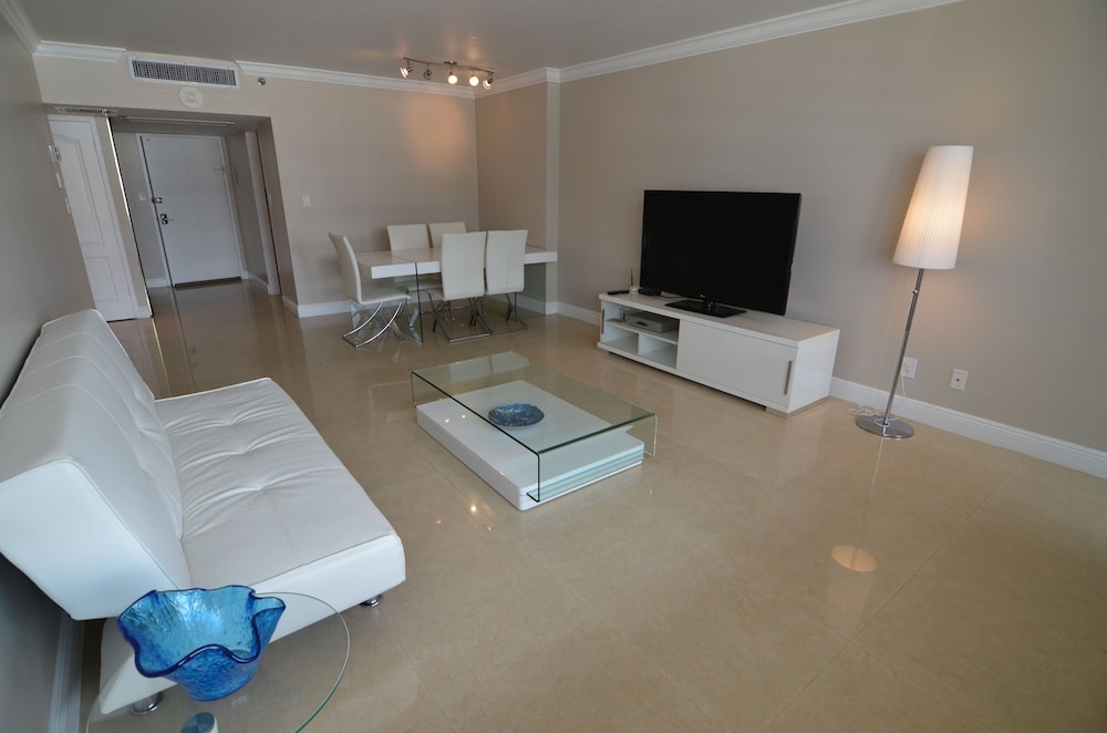 Riviera Luxury Living at the Decoplage