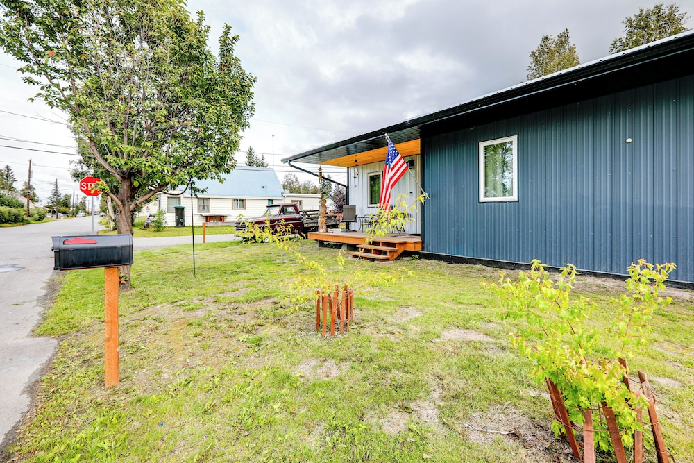 Walk to Dtwn: Dog-friendly Retreat in Fairbanks!