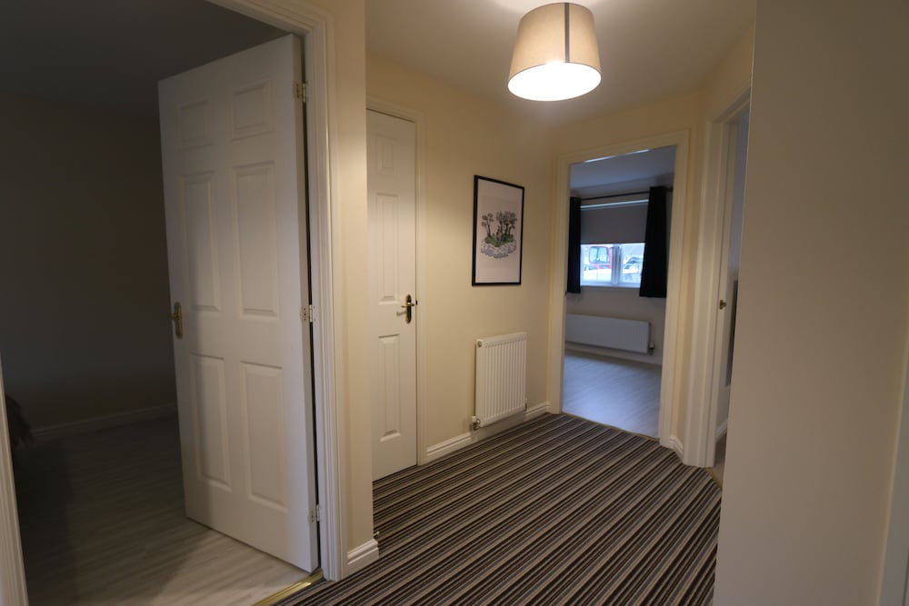 Dunfermline Vacations - Duloch Apartments KW - Property Image 2