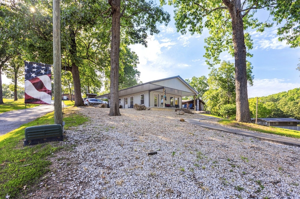 Bass Point Bliss - Resort Rental on Lake of the Ozarks Shoreline