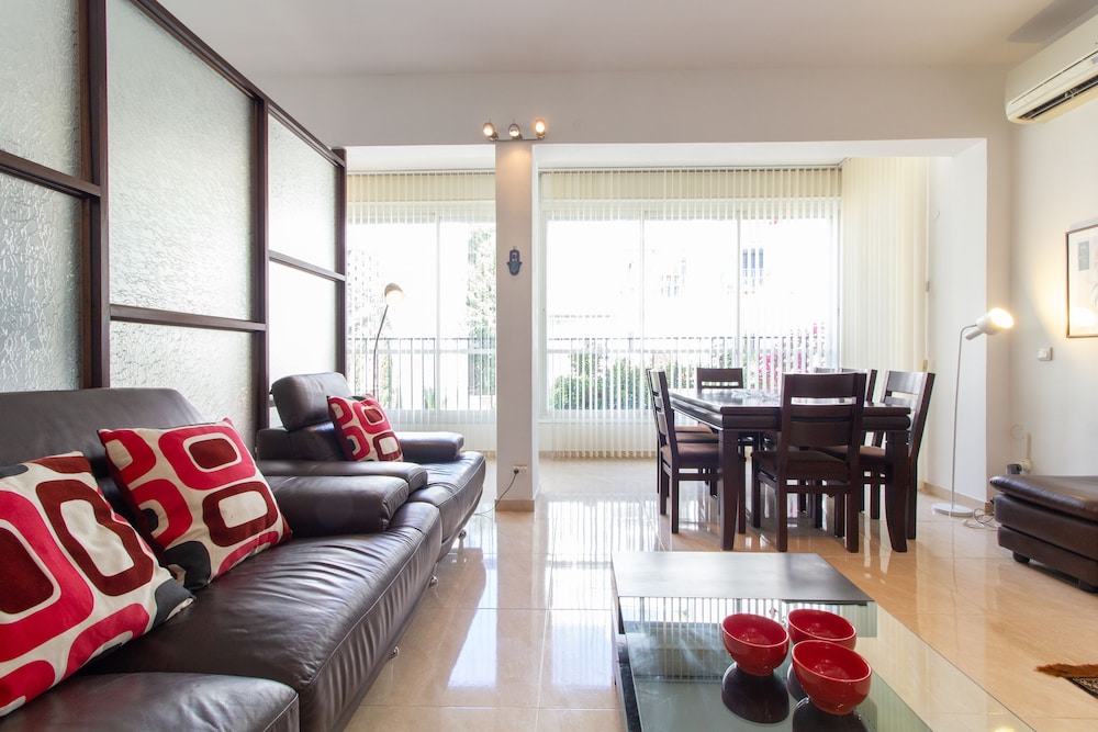 Bright 3BR in the Beating Heart of TLV view 5