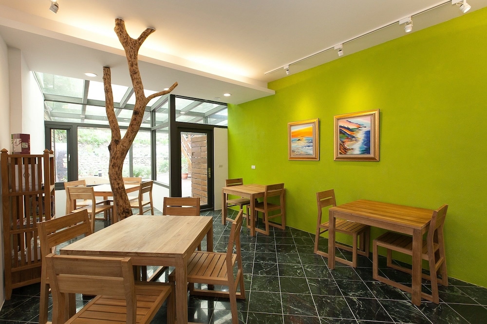 Loha Family Beachside Homestay