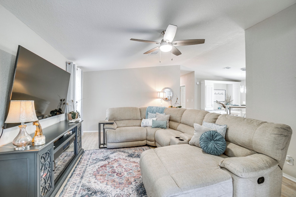 Tee Off & Soak Up Sun! Airy Englewood Gem w/ Yard