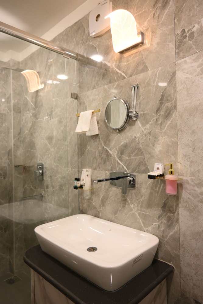 Hotel Kashi Crown