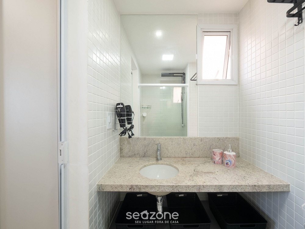 Condo. w/ Pool and Gym 70 m From the Beach - SMA