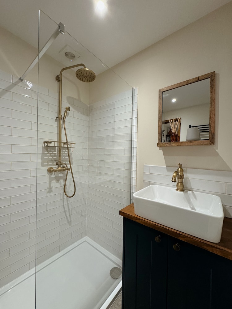 Hayne Barn Estate - Private Estate : 6 Eco Lodges - 1 Studio