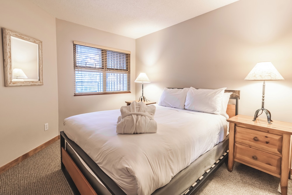 Whistler Vacation Club Lake Placid Lodge - 102