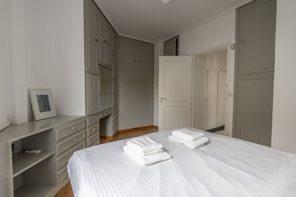 Massive 2-apartment Combo Unbeatable Acropolis Views Sleeps 9