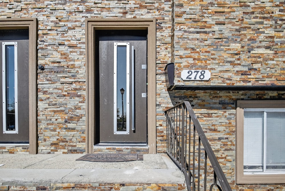 Stylish Downtown Retreat Steps To Nyc 3 Bedroom Duplex