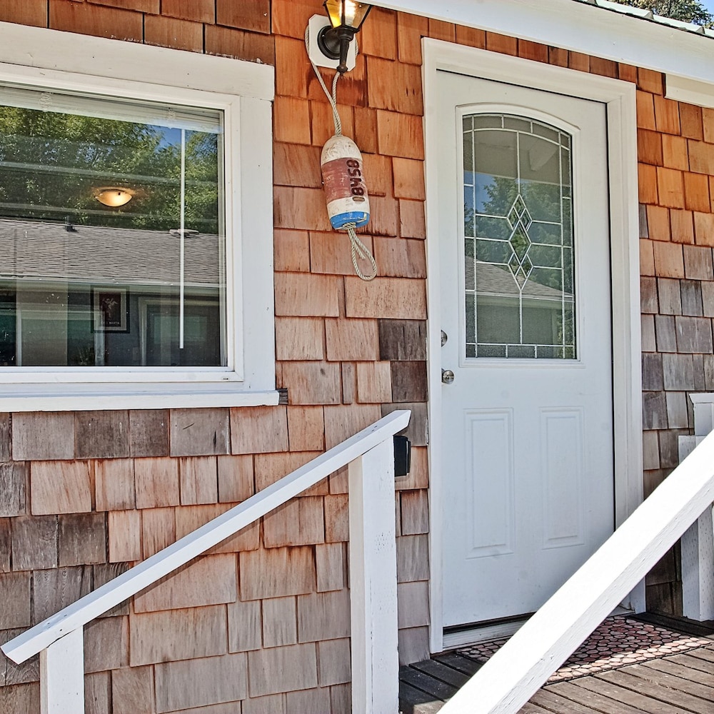 Ten Pines Cottage in Hoquiam