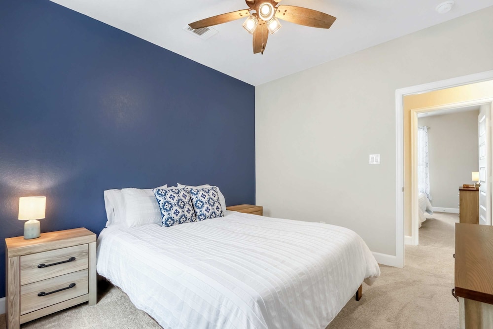 Dakota Cottage - Stay for 10