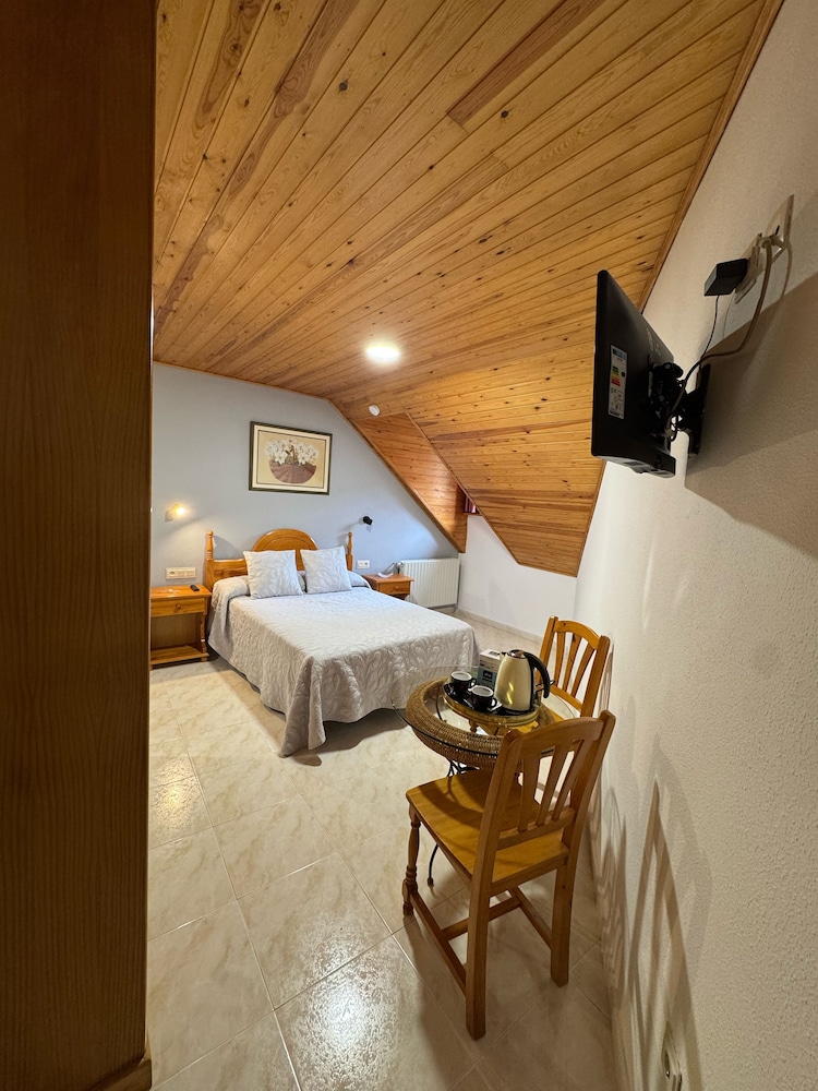 HOSTAL MARBORE