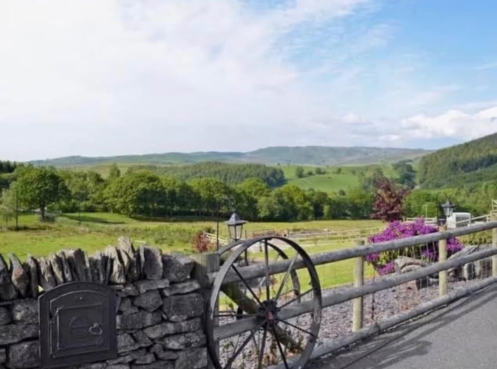 Cozy Grofftau Cottage in Ystrad Meurig