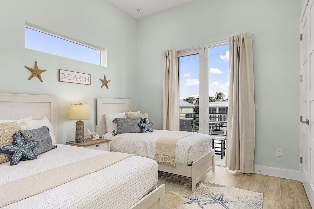 141 Brand New Luxury 6br/6ba Build W/ Heated Pool! 6 Bedroom Home