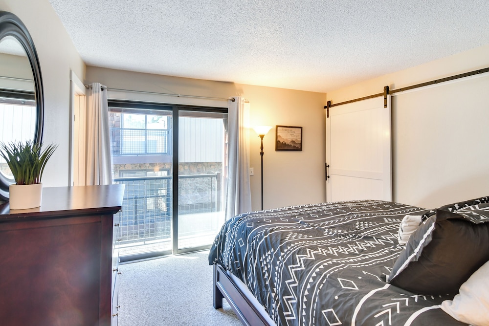 Elevated Fraser Condo w/ Mountain View & Amenities