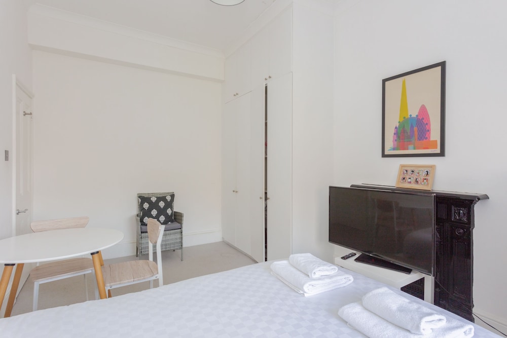 Newly Renovated 3 Bedroom Apartment in North West London