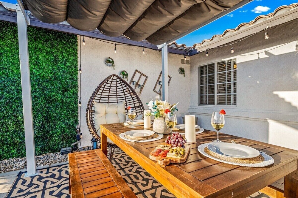 Desert Fun 4BR Retreat with Pool