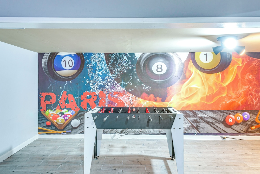 Game Room, Deck & Fire Pit: Covington Township Gem