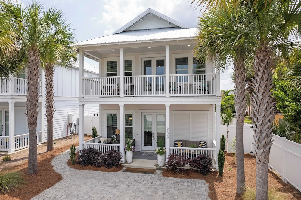 Pool, Patio & Outdoor Dining + Walk to Shore, Pier Park Sanctuary on Sands