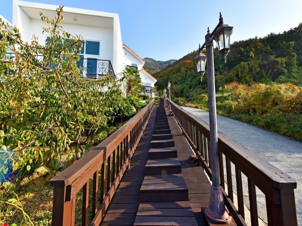 Namhae Bluemare Pension