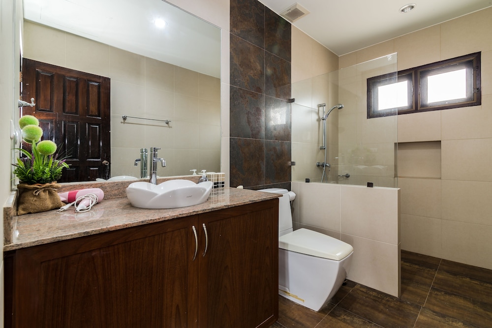 4 Bedroom Private Bali Style Villa HH1
