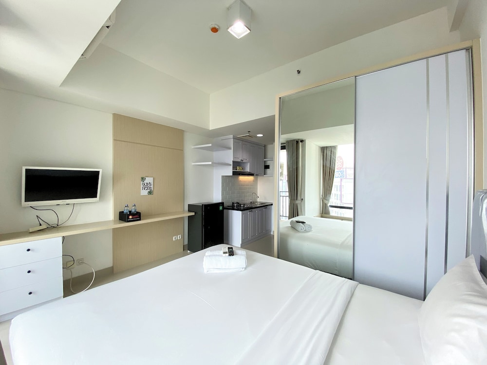 White Toned Style Studio At Lrt City Bekasi Apartment