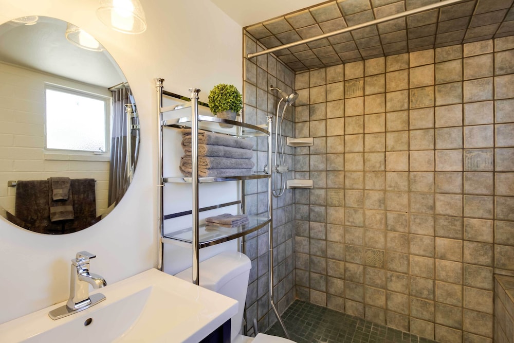 Adorable Tucson Studio w/ Gas Grill & Wifi!