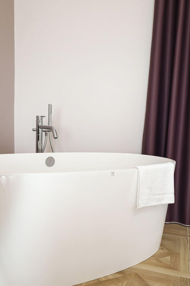 PETRUS Rooms