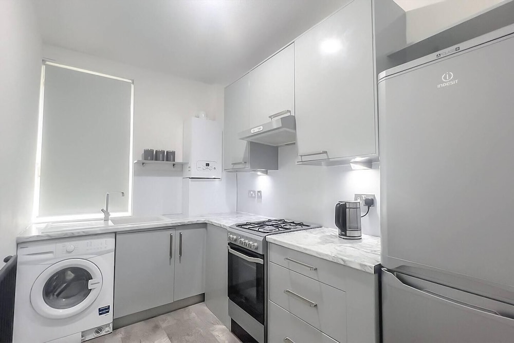 Stunning Luxury Apartment Near Motherwell view 5