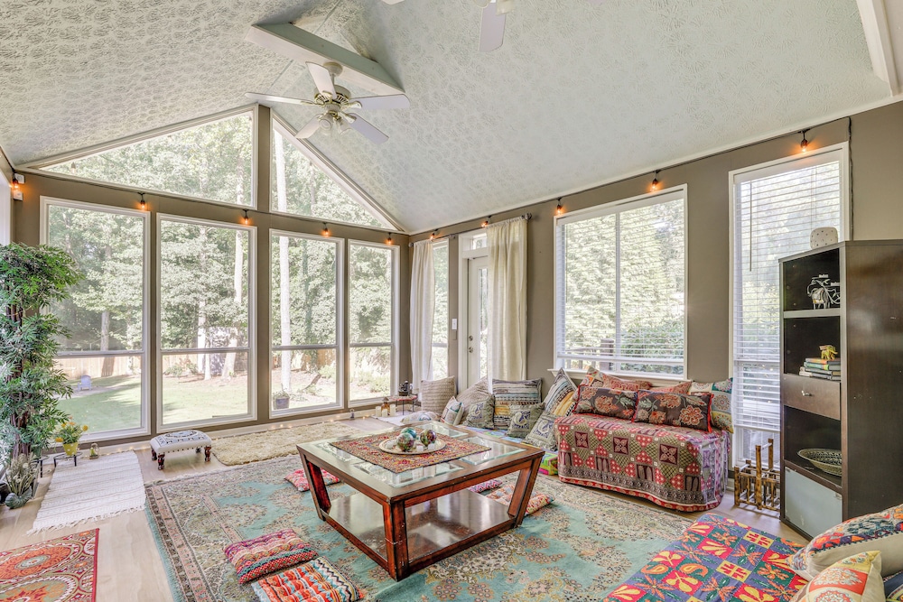 6 Mi to Stone Mountain Park: Home w/ Deck!