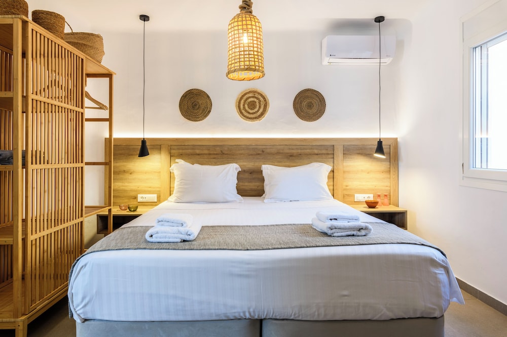 Mykonist Merchia Beach Villas & Suites
