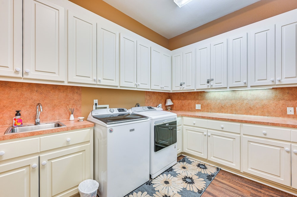 Boat Dock & Hot Tub: Waterfront Home in Milam!