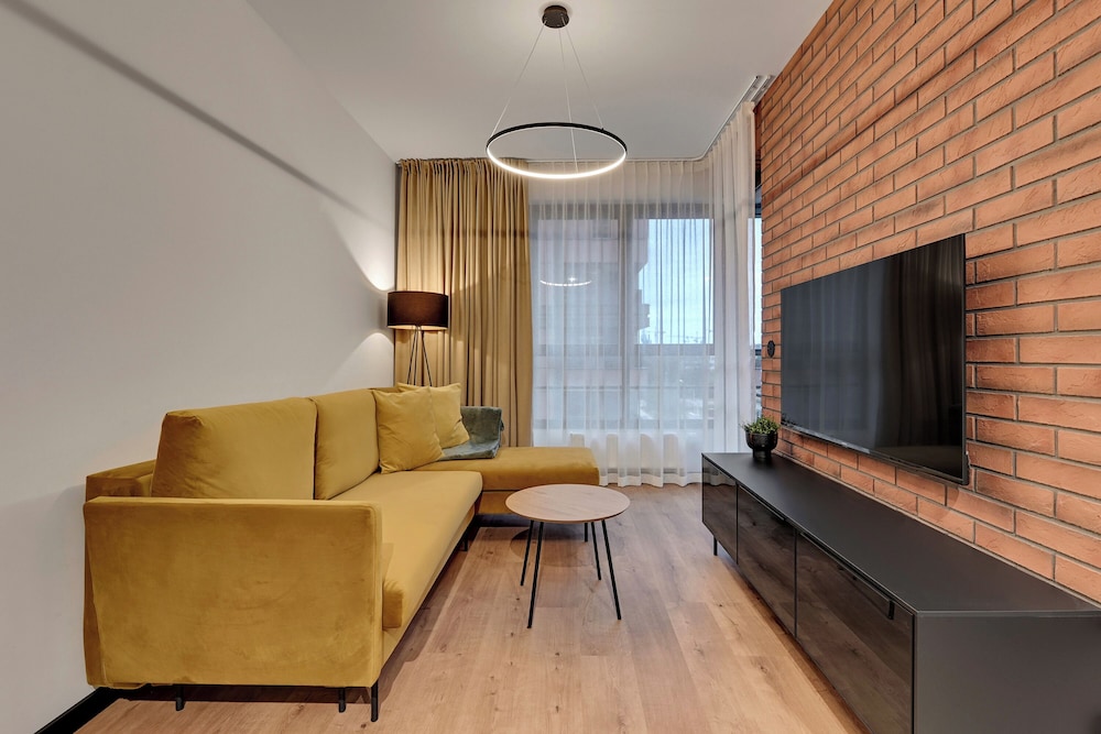 Doki Living - Foodhall & Parking by Downtown Apartments