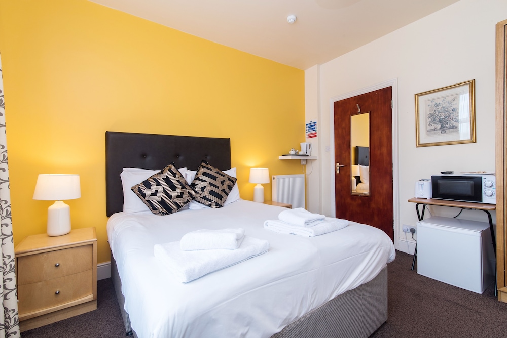 The Linden Leaf Rooms - Classy Studios
