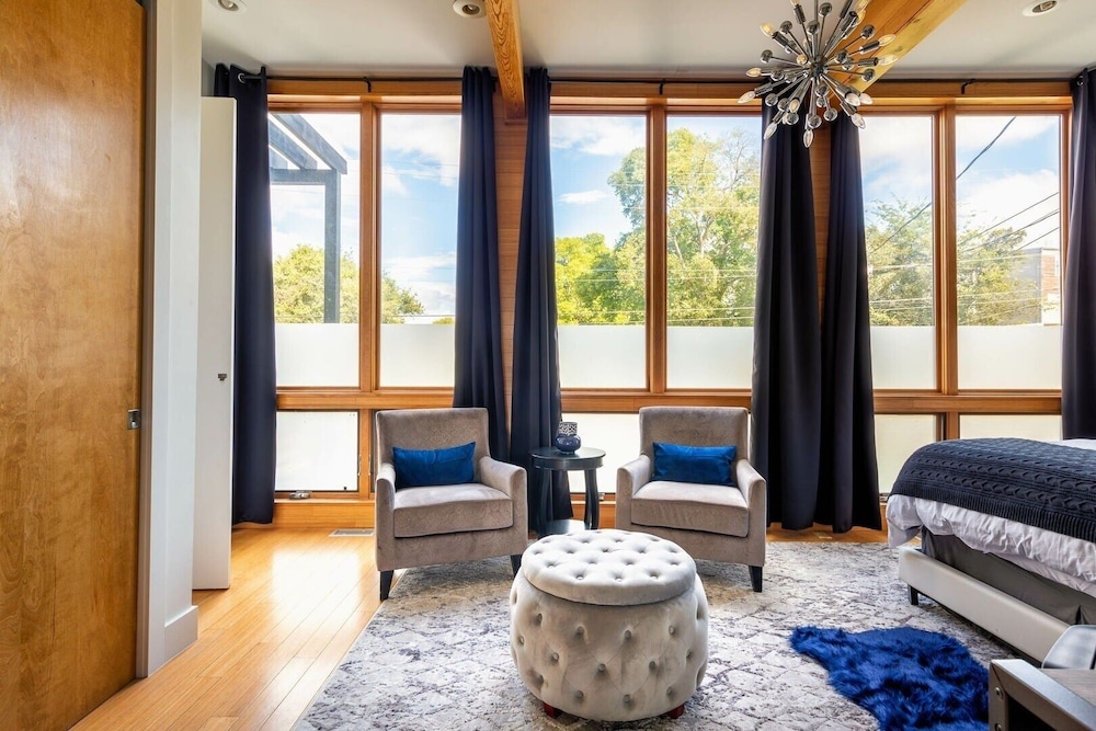 Best Views In Nashville / Massive Rooms 4 Bedroom Home by RedAwning view 5