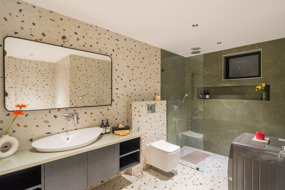 ELIVAAS Kamerios Brisa 1BHK with Jacuzzi
