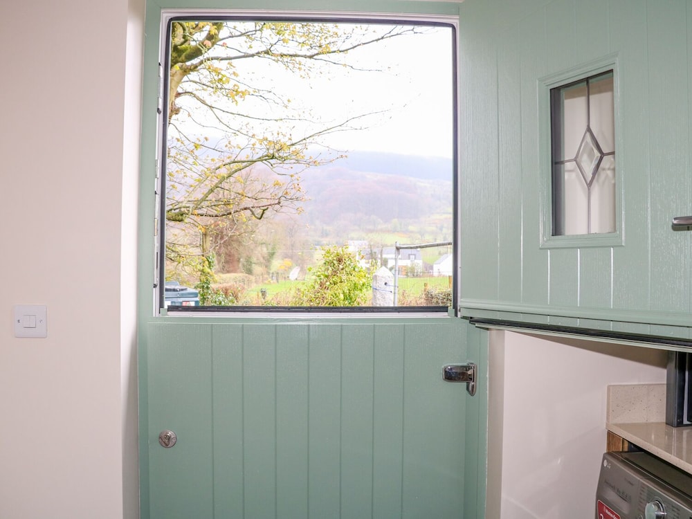 Minnie's Cottage, Killeavy view 4