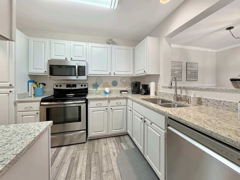Coastal Retreat - Stay for 6!