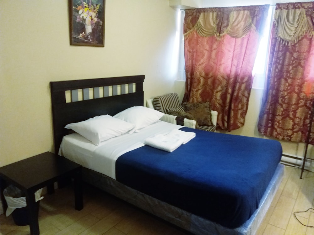 Toronto Furnished Living - Image 3