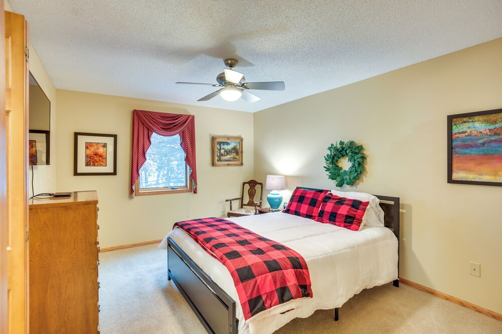 Hot Tub + Fireplace: Cozy Home on Howard Lake!