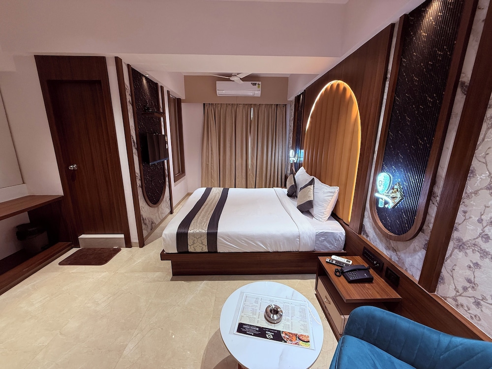Hotel Saffron Grand Thane