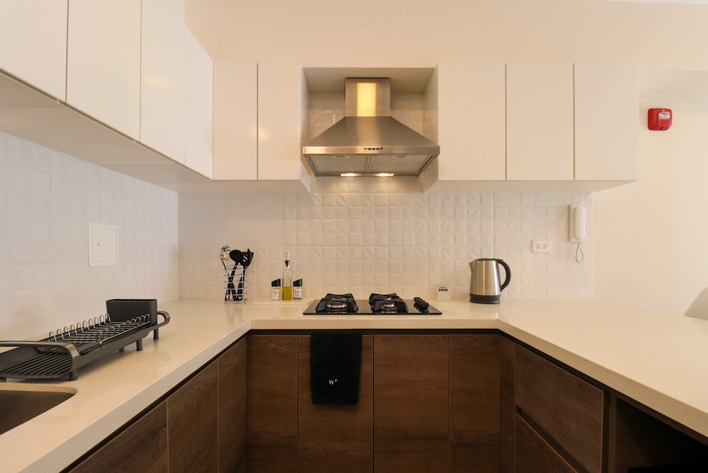w Stylish 1BR w Balcony in Trendy Barranco