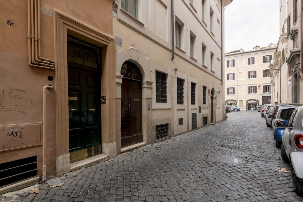 Caterina in Roma With 1 Bedrooms and 1 Bathrooms