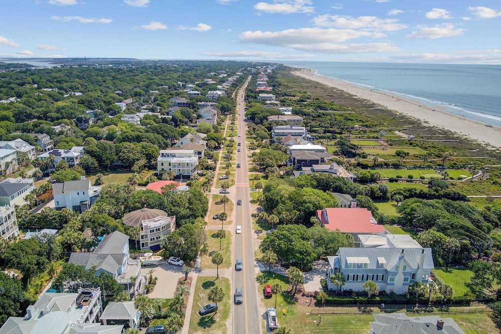 Private Pool, Putting Green & Steps to Isle of Palms Beach Paradise on Palm