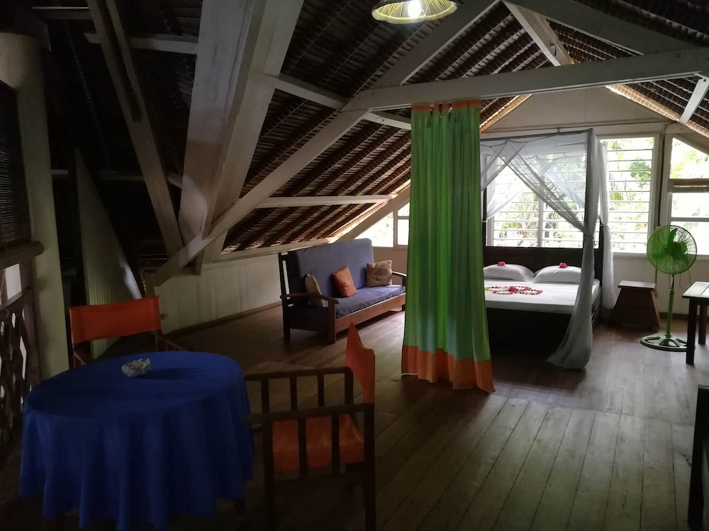 Eenjoy Your Relaxing Vacation Right on the Beach at Hotel Belvedere la Villa view 2