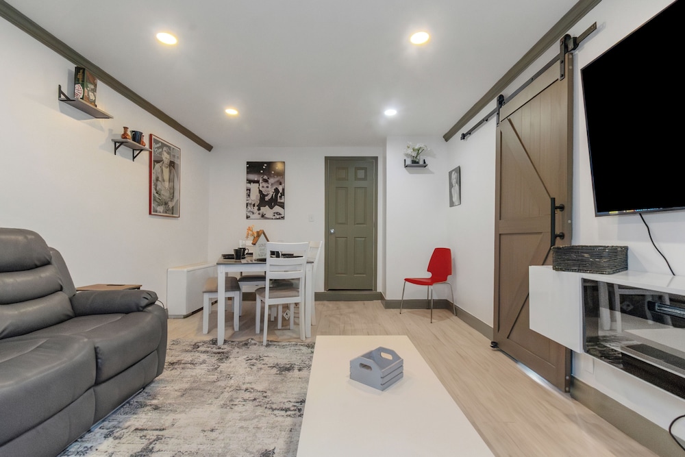 Modern 3BR Condo - Heart of ATL