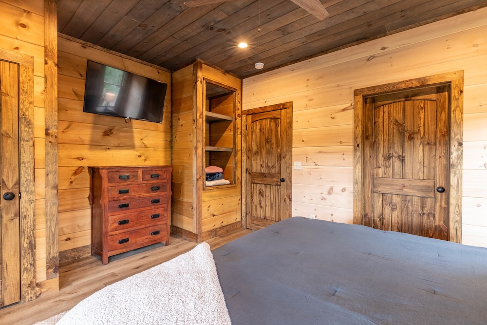 Raccoon Ridge Retreat - Gatlinburg Mountain Escape
